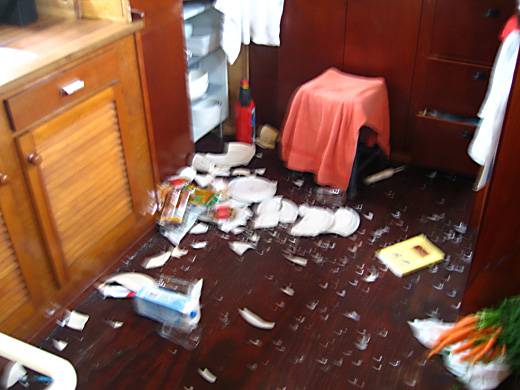 Inmiddels zit er een schroefje op de deur